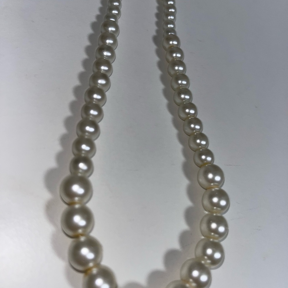 Fashion Jewelry White Pearl Strand Necklace - Women Jewelry - Picture 7 of 9